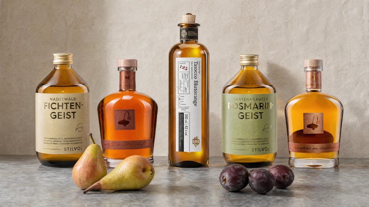 Schnaps kaufen – Obstbrand & Geist vom Brenner | Leni & Hans